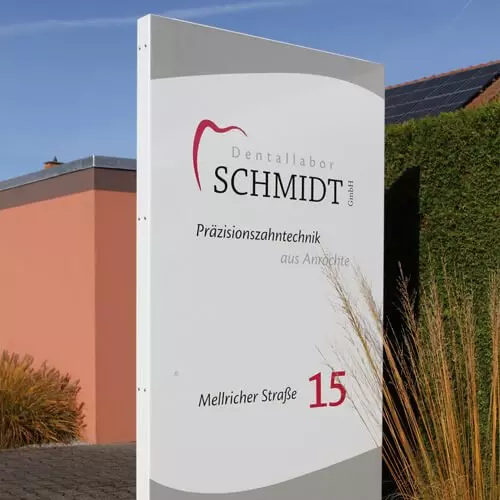 Unternehmensschild Dentallabor Schmidt